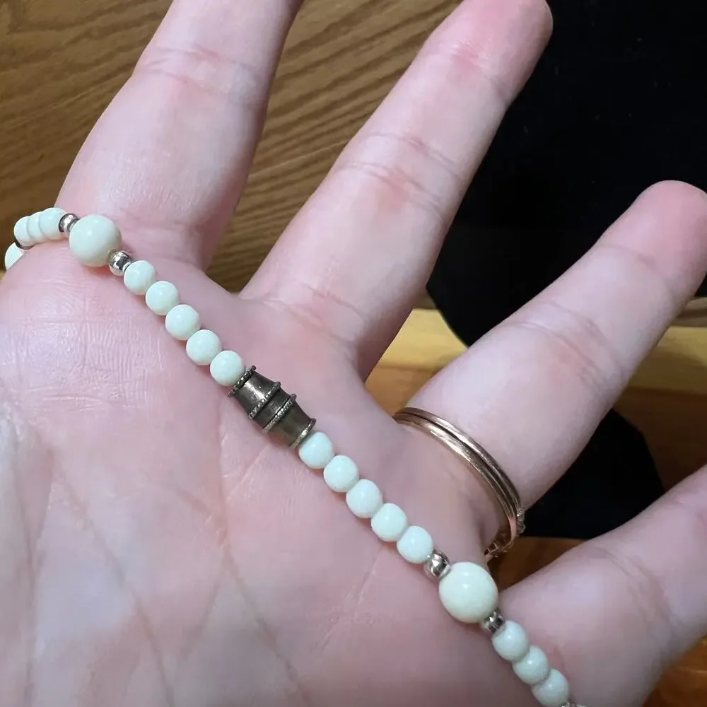 Vintage Unique Puka Seashell Beaded Necklace Handcrafted Screw Clasp MCM‎